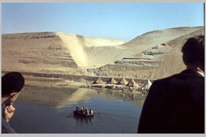 18 Dyner och arbetstält i Suezkanalen.JPG